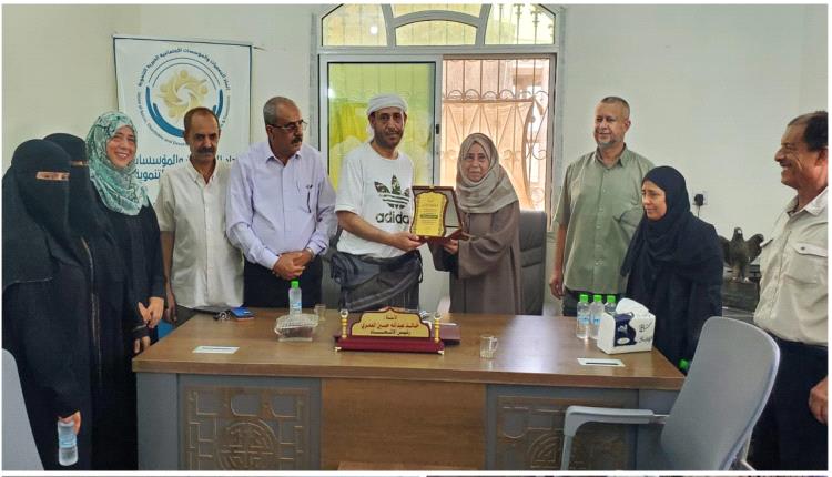 اتحاد الجمعيات والمؤسسات يكرّم الشيخ خالد العبادي بدرع “العطاء الإنساني” تقديراً لدعمه للعمل الخيري والإنساني