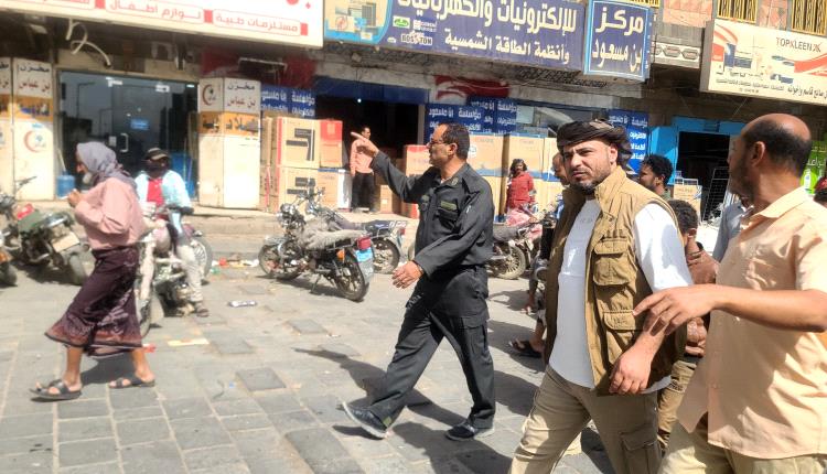 مدير عام شرطة الضالع يقود حملة ميدانية لتنظيم الأسواق ورفع العشوائيات وتحسين الحركة المرورية