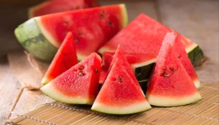 البطيخ: فاكهة صيفية منعشة لا تناسب الجميع.. أبرز الفئات التي تحتاج الحذر عند تناوله