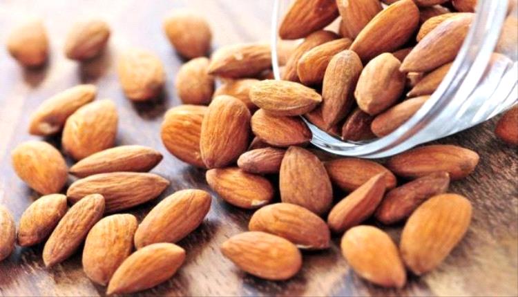 فائدة جديدة.. ماذا يحدث لصحتك عند تناول 40 غراماً من اللوز يومياً..