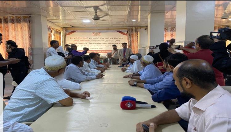 السقاف يدشن مبادرة “جبر خاطر” الإنسانية لتوزيع هدايا العيد لنزلاء دار المسنين بعدن