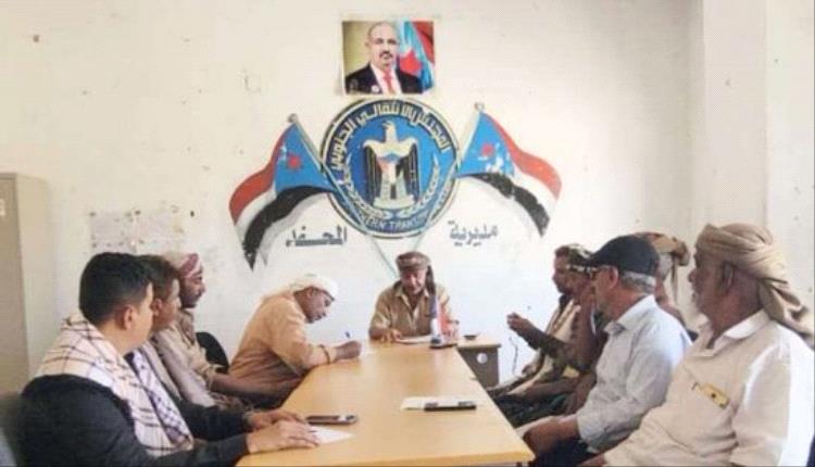 انتقالي المحفد يستنكر الاستهداف السياسي لقياداته ويؤكد صلابة الموقف