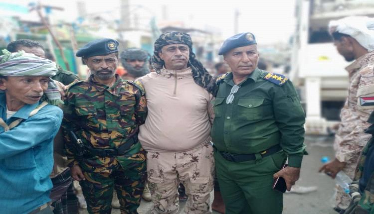 حملة أمنية مشتركة بأحور تزيل مفارش القات وسوق الأغنام والدراجات النارية من الشارع العام
