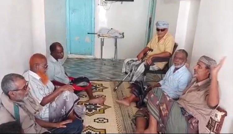 انتقالي الديس الشرقية يزور أسرة الشهيد “الوحيري” ويتفقد أحوال عدد من القيادات التربوية والرياضية المرضى