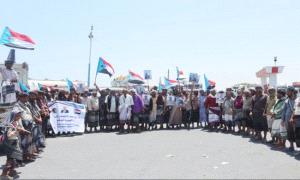 حشود جماهيرية من المحفد تتجمع في دوفس استعدادًا للانطلاق نحو عدن

