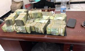 خبير اقتصادي يطلق صرخة التحذير الأخيرة: الكارثة تجاوزت قدرة الحكومة والبنك المركزي!