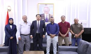 عدن تستعد لعرس رياضي وسياحي كبير.. وزير الشباب والرياضة يلتقي اللجنة التحضيرية لبطولة مصارعة الذراعين ويطلع على آخر التجهيزات

