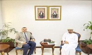 سفير اليمن يبحث مع مسؤول عماني العلاقات الثنائية ومجالات التعاون بين البلدين