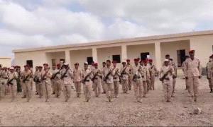 بتوجيهات الرئيس الزُبيدي : قيادة القوات البرية تنفذ زيارة معايدة للقوات الجنوبية بقاعدة العند العسكرية