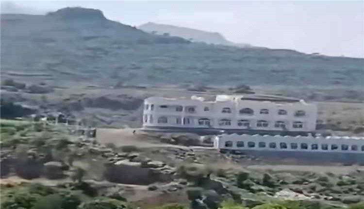 بعد سقوط منطقة "الصافية".. مليشـ,ـيا الحـ,ـوثي تحول منزل رئيس مجلس النواب إلى ثكنة عسـ,ـكرية