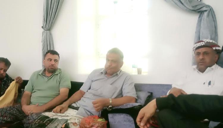 مدير عام الحصين يقدّم واجب العزاء لأسرة الفقيد علي أحمد ناجي إلى منطقة المرافده
