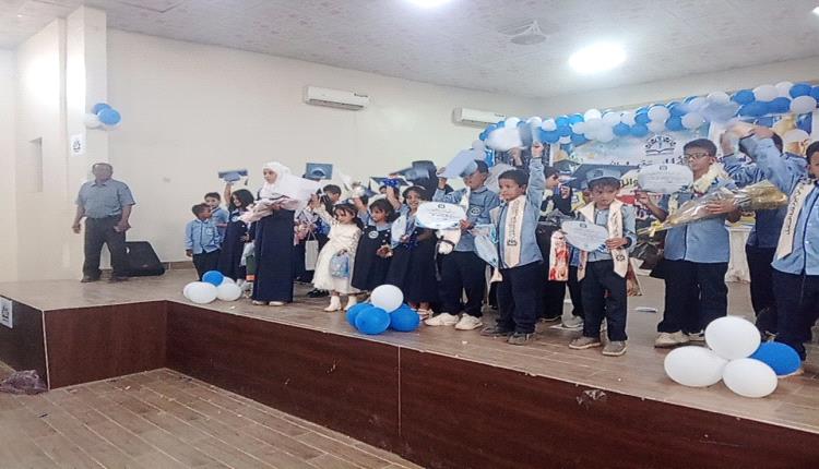 في حفل بهيج .. مدرسة رؤية المستقبل تكرم طلابها الأوائل وتتوج مسيرة تفوقهم
