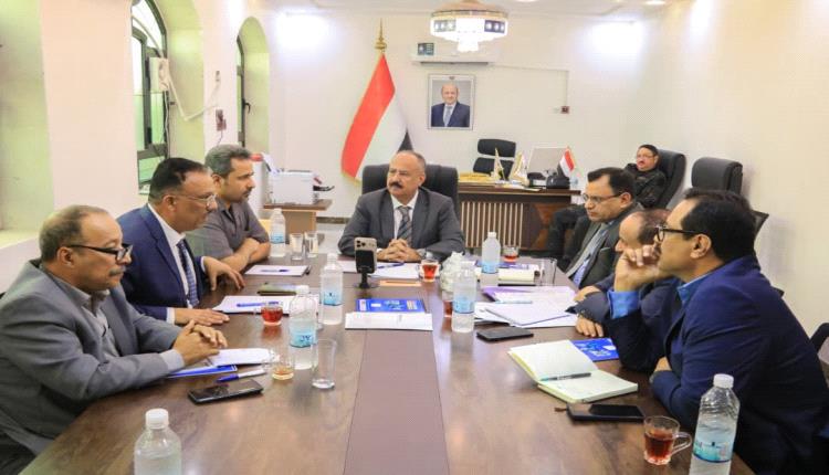 وزير النقل يتراس اجتماعاً للجنة الخاصة بإغلاق منافذ التهريب وتنظيم عمل المنافذ البحرية وتعزيز الرقابة 