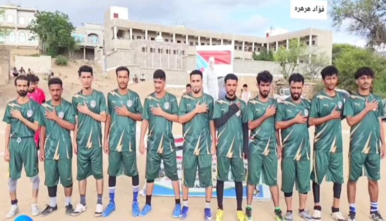 بيـن أصـوات الطبـول وزئيـر الجماهيـر .. ركـلات الحـظ تمنـح