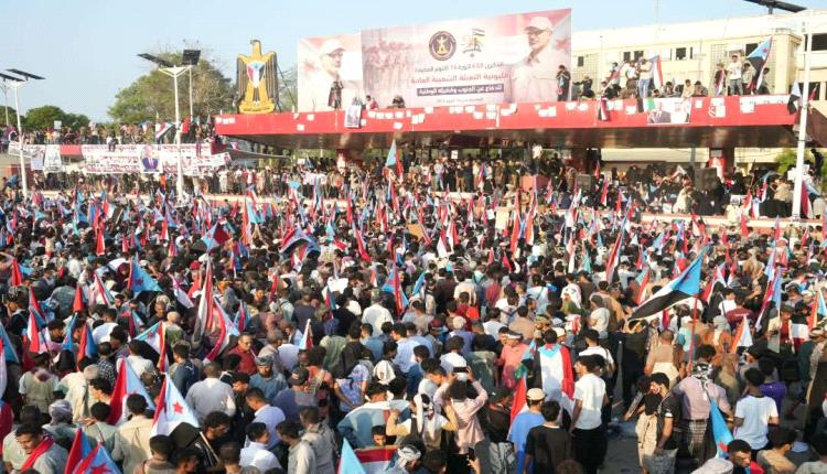 العاصمة عدن تشهد حشدًا جماهيريًا كبيرًا في «مليونية التعبئة الشعبية للدفاع عن الجنوب»
