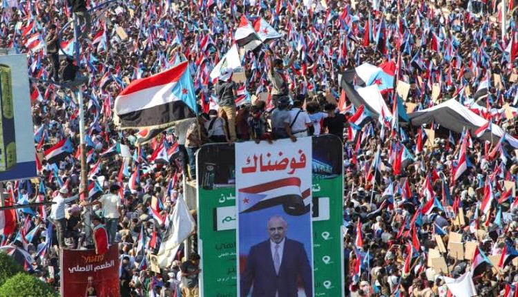 بين استعادة دولة الجنوب ومواجهة الحـ,ـوثيين.. هل يمهد الزبيدي لعودة العلاقة مع الرياض؟
