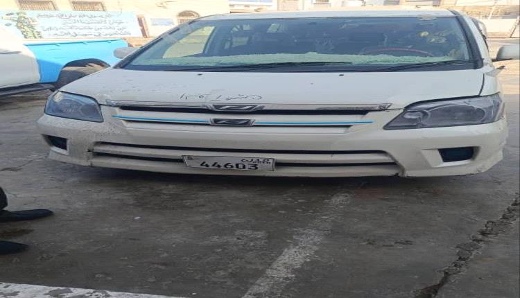 شرطة العاصمة عدن تضبط باص تسبب في حادث دهس أودى بحياة أم وابنتها في محافظة لحج.