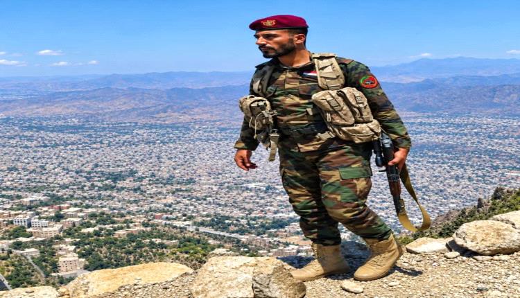 قائد جبهتي ضحيح كحلان والشقب النقيب رائد الكحلاني يشيد ببطولات الجيش والمقاومة الأهلية في مواجهة الهجمات الحـ,ـوثية
