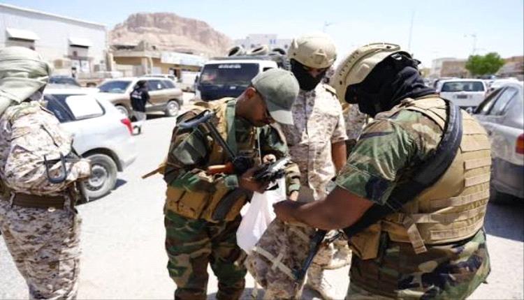 ضابط في «درع الوطن»ىيكشف عن تورط قيادات في المنطقة العسكرية الأولى بتسهيل مرور شحنات أسلحـ,ـة إلى الحـ,ـوثيين عبر وادي حضرموت
