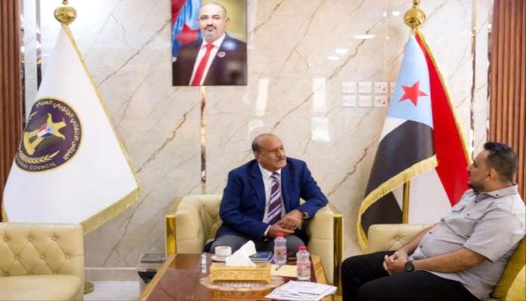 هرهرة يلتقي المقرحي عقب الإفراج عنه ويشيد بمواقفه الوطنية