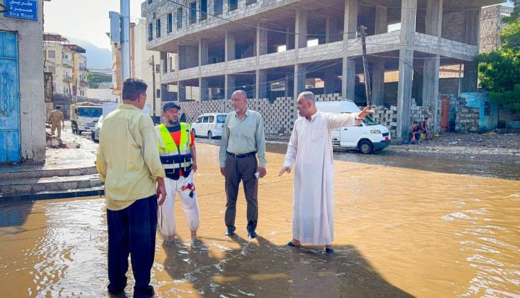 حداد يطلع على أعمال شفط المياه في عدد من مديريات العاصمة عدن