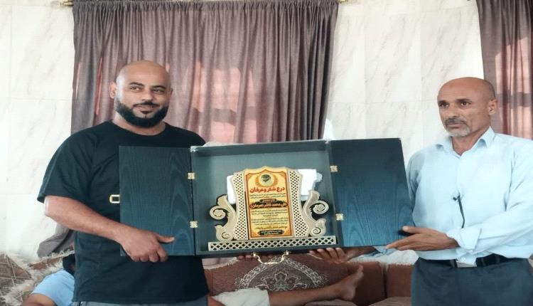 مدرسة الشهيد ابو لين ومجلس الآباء يكرّمان رجل الاعمال علي "صرمان" نظير دعمه السخي للعملية التعليمية بالشعيب