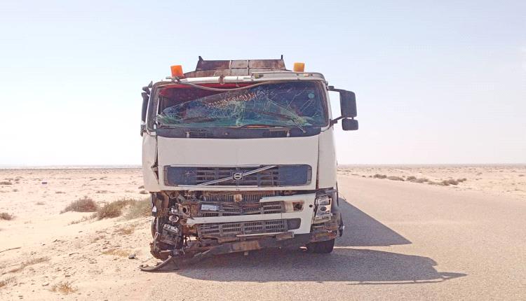 أبين.. مصـ,ـرع وإصابة 6 أشخاص إثر تصادم شاحنتين في منطقة وادي البرك بأحور