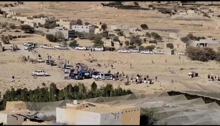 الحو.ثيون يشيّعون أحد قياداتهم العسكرية في عمران وسط غموض حول ظروف وفاته