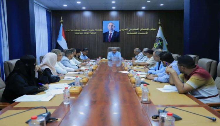 الأمانة العامة تشيد بالاستجابة الشعبية لدعوة الرئيس الزُبيدي للتعبئة العامة وتشدد على حماية الجنوب وتعزيز حضوره السياسي