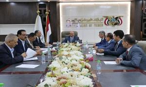 اللجنة الوطنية لتنظيم وتمويل الواردات تشدد على مكافحة تمويل الكيانات الإرهابية وتهريب الأموال والسلع
