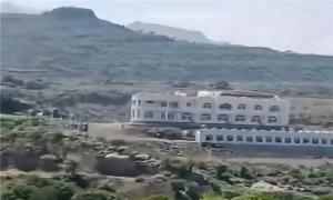 بعد سقوط منطقة "الصافية".. مليشـ,ـيا الحـ,ـوثي تحول منزل رئيس مجلس النواب إلى ثكنة عسـ,ـكرية