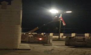 عاجل.. قوات مدعومة سعودياً تزيل أعلام الجنوب من شوارع المكلا