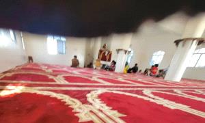 الحو.ثيون يفرضون مشروعهم الطائفي على مساجد تعز ويطاردون المواطنين
