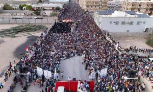 الفرق بين الحر الذي يدافع عن مشروعه الوطني، والخاضع الذي لم يحرك ساكناً لأجل وطنه

