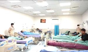 قوات العمالقة الجنوبية تقدّم الرعاية الطبية لعشرات الجرحى من الأسرى الحـ,ـوثيين