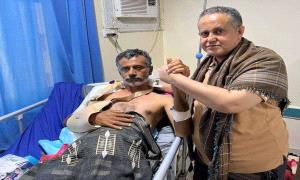 الحالمي يطمئن على صحة القائد فاروق الكعلولي ويشيد بمواقفه البطولية في جبهة الصبيحة
