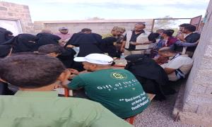بتوجيهات محافظ لحج ..  الطواريء الانسانية .. تدشين صرف مساعدات إغاثية لـ 300 أسرة من النازحين الجدد ونزول ميداني لمعاينة أوضاعهم