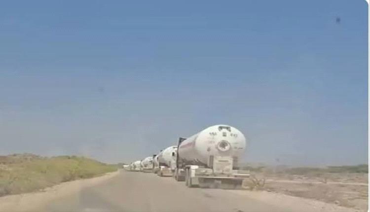 قطاع قبلي يوقف شاحنات غاز في أبين ويعرقل حركة الإمدادات