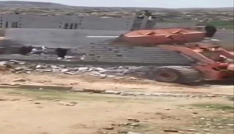 جـ,ـريمة تهز محافظة حجة .. مشرف حـ,ـوثي يأمر بهدم منزل بـ"شيول" فوق رؤوس النساء والأطفال