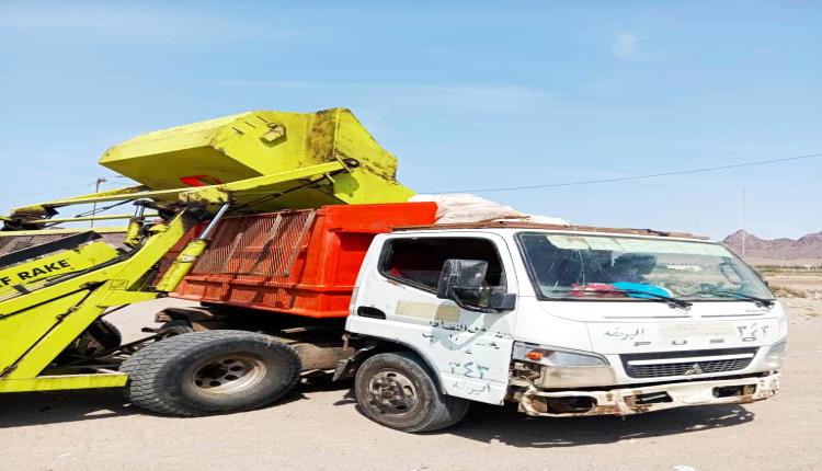 عدن: السلطة المحلية تواصل حملاتها المكثفة لكنس سواحل مديرية البريقة ورفع المخلفات منها

