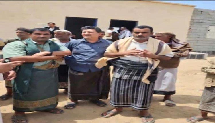 قيادات حو.ثية تتصدر افتتاح مدرسة بالزيدية