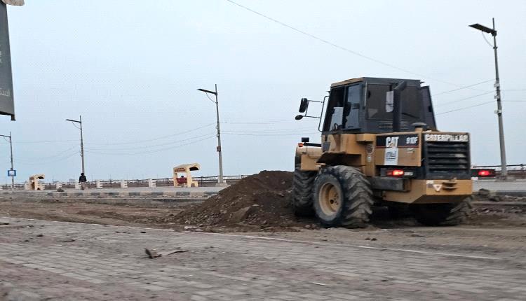 سكان عدن يشيدون بأعمال سفلتة وتأهيل خط كورنيش المحافظ