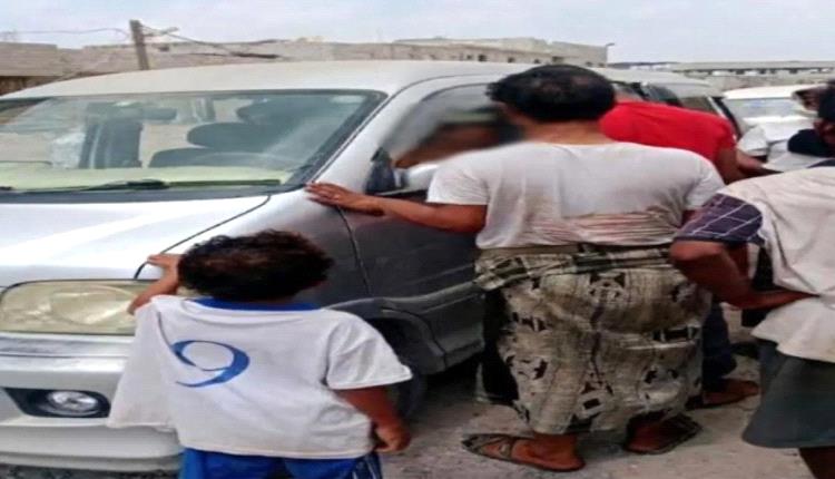 العثور على سائق باص متوفياً داخل مركبته في عدن
