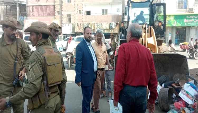 حملة لإزالة العشوائيات وفتح طرق المنصورة أمام المواطنين