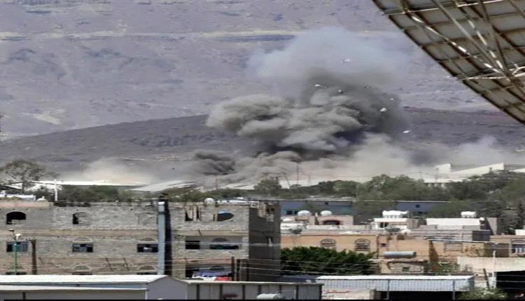 الطيران الحربي يدك مواقع وثكنات الحـ,ـوثيين بجبهة الضباب في تعز بثلاث غارات
