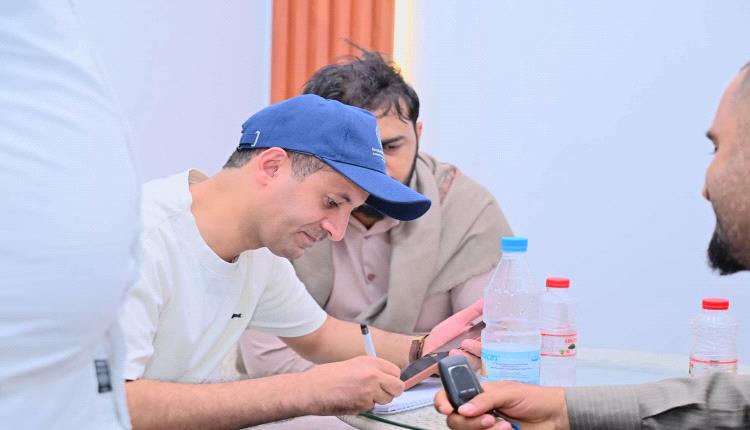 سوق الطاقة ..«الراعبي» تراهن على دمج السيارات الكهربائية بالطاقة الشمسية في اليمن
