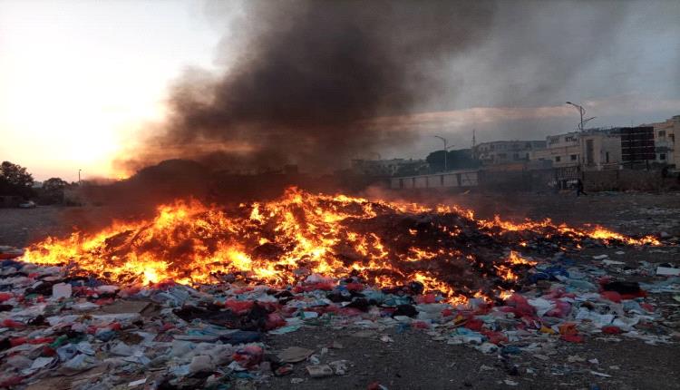 حريق في مخلفات مستشفى الجمهورية بعدن دون وقوع أضرار
