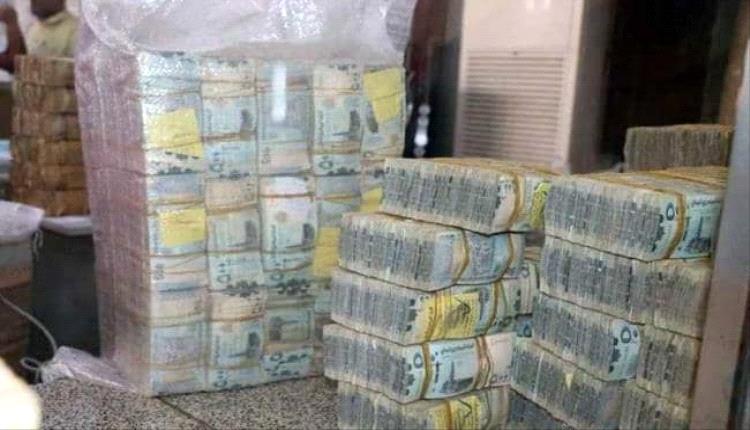 مليـ.ـشيا الحو.ثي تصادر أكثر من 60 مليار ريال من أوراق العملة الجديدة بالساحل الغربي