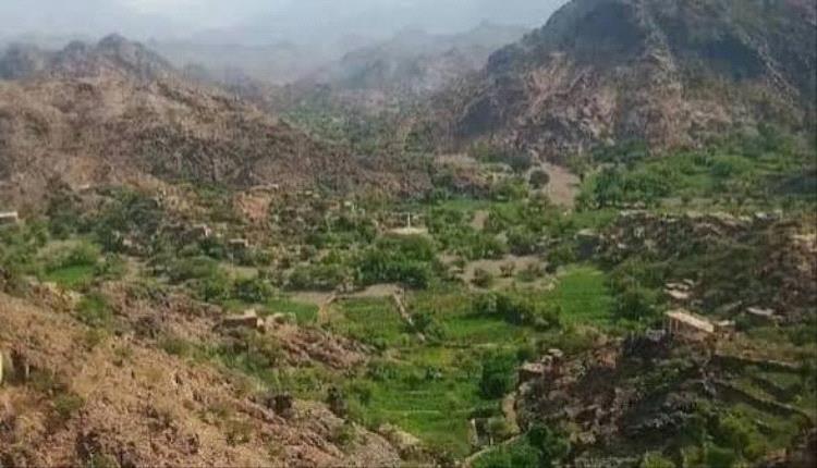 الضالع.. ميليـ.ـشيا الحو.ثي تواصل استهداف الأعيان الدينية والمقابر بقصف مدفـ.ـعي على منطقة تورصة بالأزارق