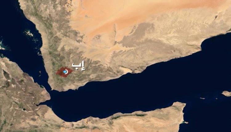 مشرف حو.ثي يقتل مقاتلًا من إب بتهمة الفرار من جبهة تعز